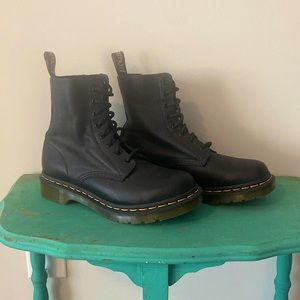 Black leather Dr. Marten Pascal boots size EU 39